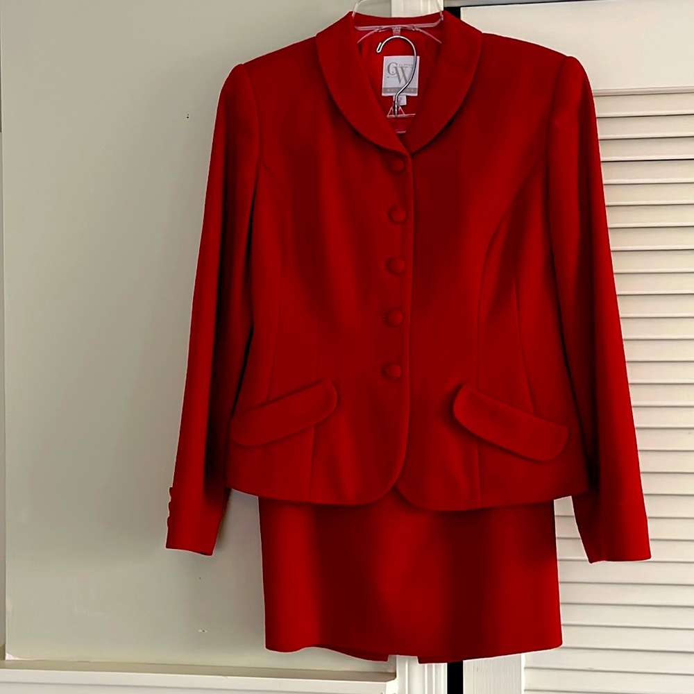 EUC lined red wool skirt suit.